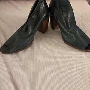 Lucky Brand Dark Green Peep-Toe Heels